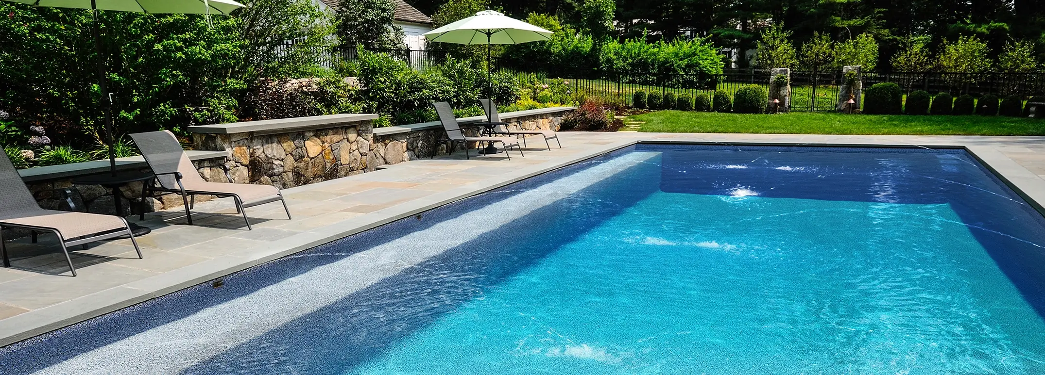 How Vinyl Compares to Fiberglass Banner Image